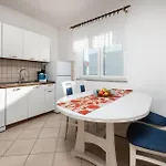 아파트 2 Bedroom Gorgeous In 로비니