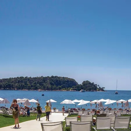 2 Bedroom Cozy Apartment In Rovinj *