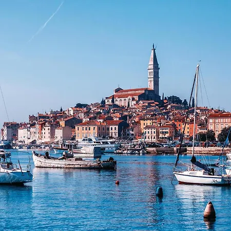 2 Bedroom Cozy Apartment In Rovinj
