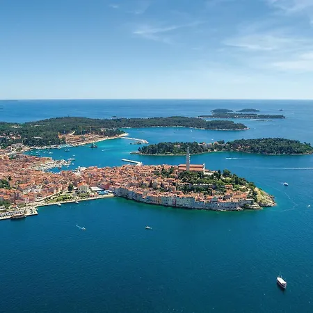 Apartmán 2 Bedroom Cozy Apartment In Rovinj
