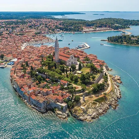 Apartmán 2 Bedroom Cozy Apartment In Rovinj *
