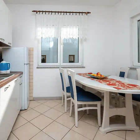 Apartmán 2 Bedroom Cozy Apartment In Rovinj