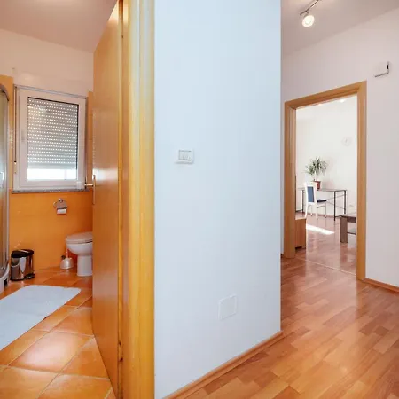 2 Bedroom Cozy Apartment In Rovinj Apartmán Rovinj