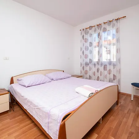 2 Bedroom Cozy Apartment In Rovinj