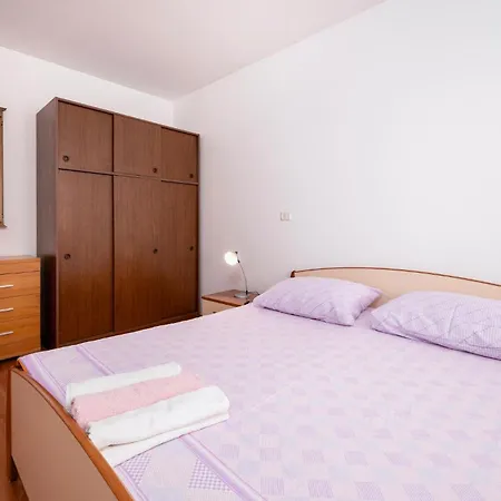 Apartmán 2 Bedroom Cozy Apartment In Rovinj