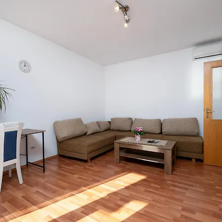Apartmán 2 Bedroom Cozy Apartment In Rovinj Rovinj