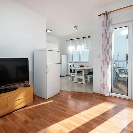 2 Bedroom Cozy Apartment In Rovinj * Rovinj