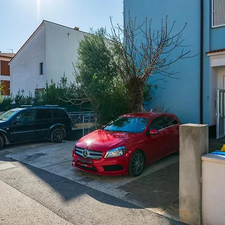 Apartmán 2 Bedroom Cozy Apartment In Rovinj *